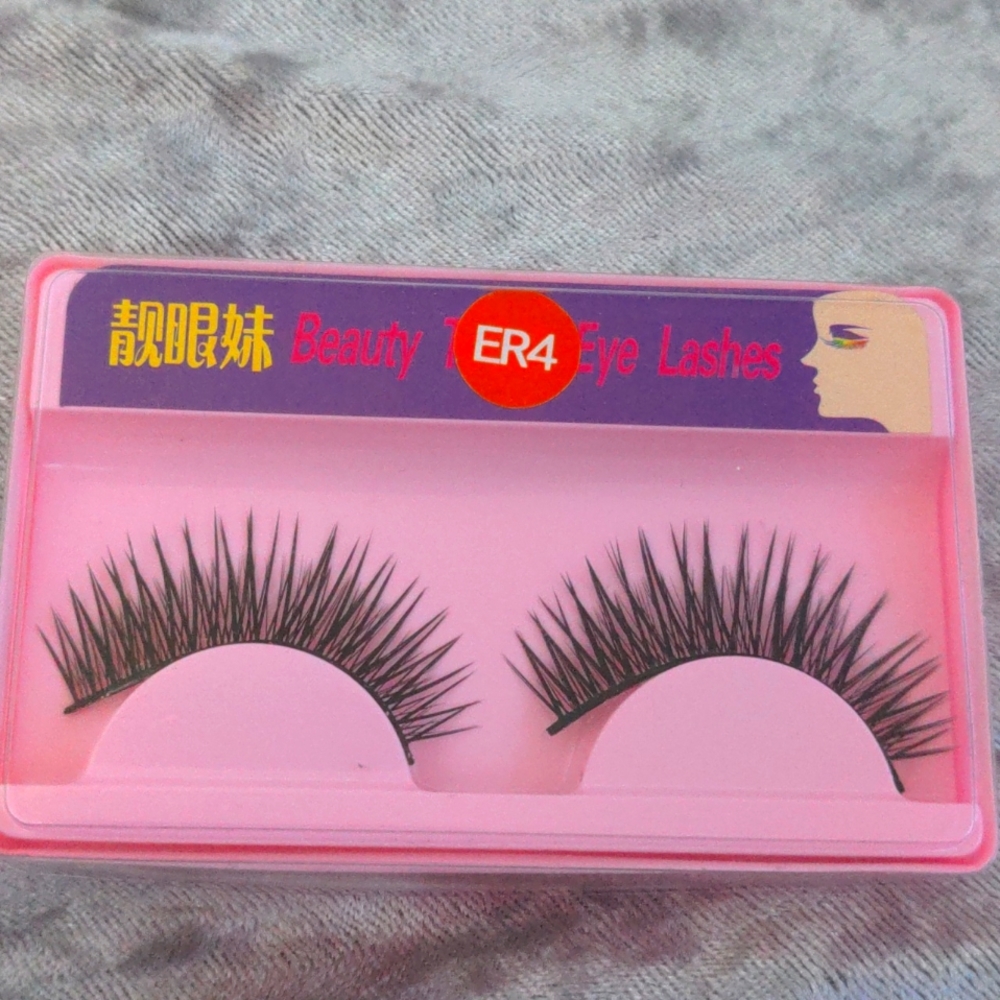 Self-adjustable eyelashes no glue involved ER4